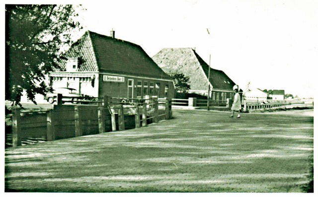 189 Mientweg. Boerderij rechts is van A. Appel. 1965 640x480