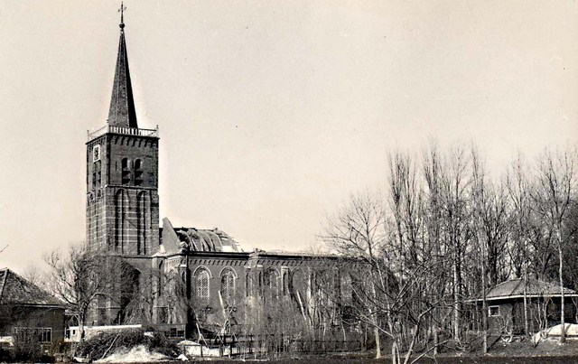 368 Slopen van de N.H. Kerk eind Maart. 1963 640x480