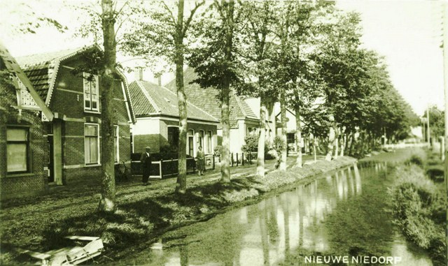 598 Dorpsstraat 68 rechts dan P.Harberts 640x480
