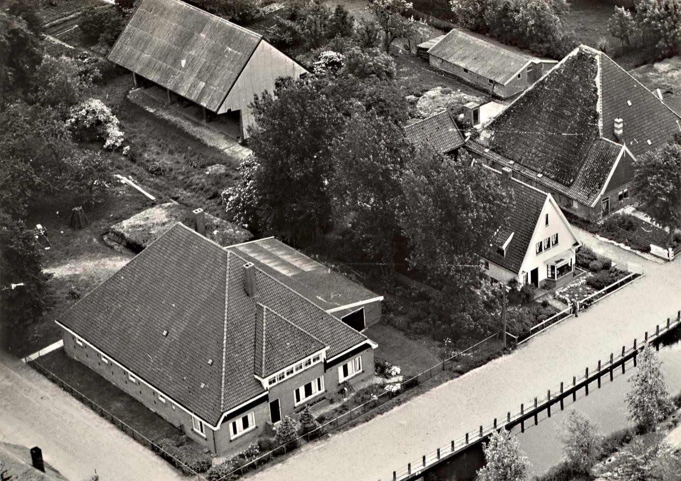 181 Mientweg. Luchtfoto. 1951 