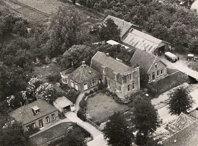 409 Dorpsstraat. Luchtfoto. 1951 640x480