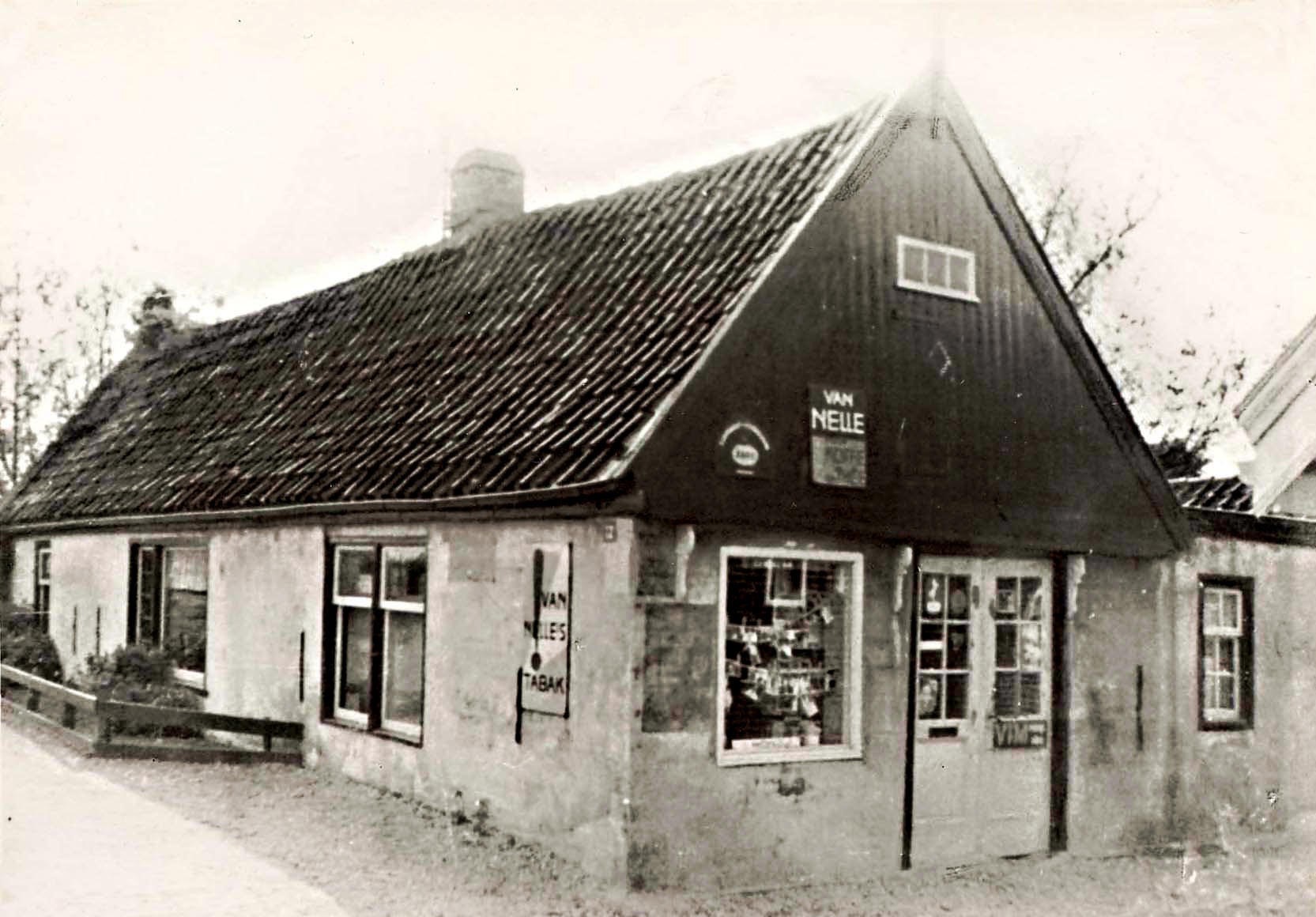 032 Kruidenierswinkel afgebroken in 1967 aa