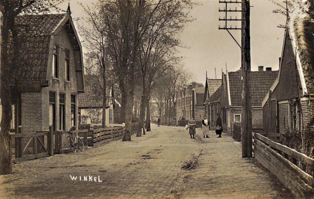 496 Dorpsstraat 129 links. Rechts No 164. 1939 640x480