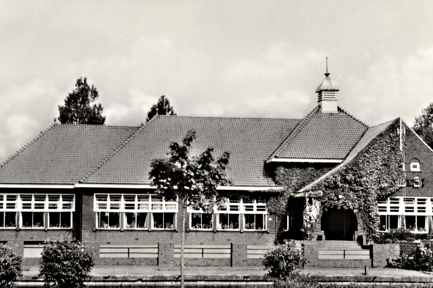 178 Dorpsstraat O.L.School. 1977 bb